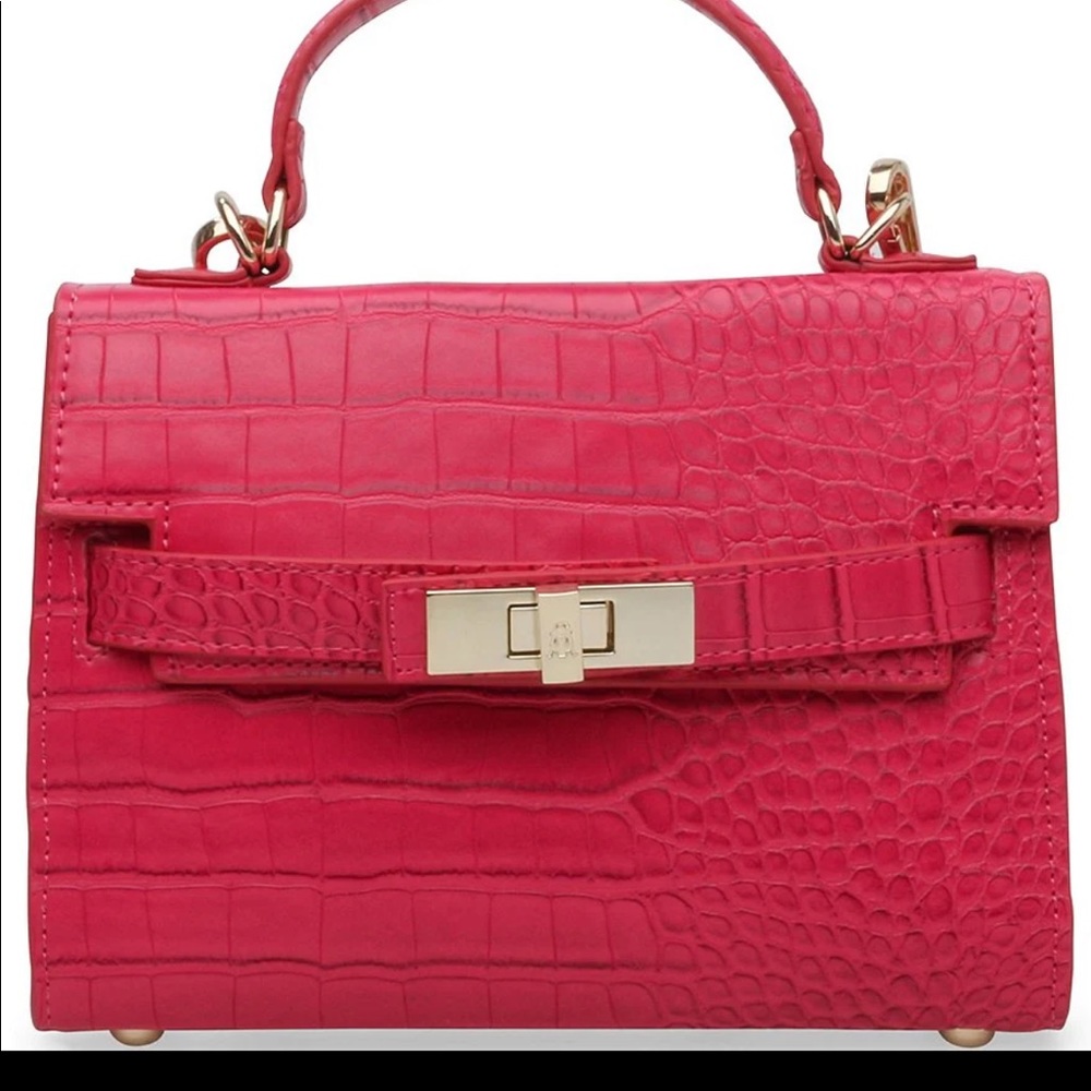 Steve Madden Dignify crossbody bag in Pink. 👛